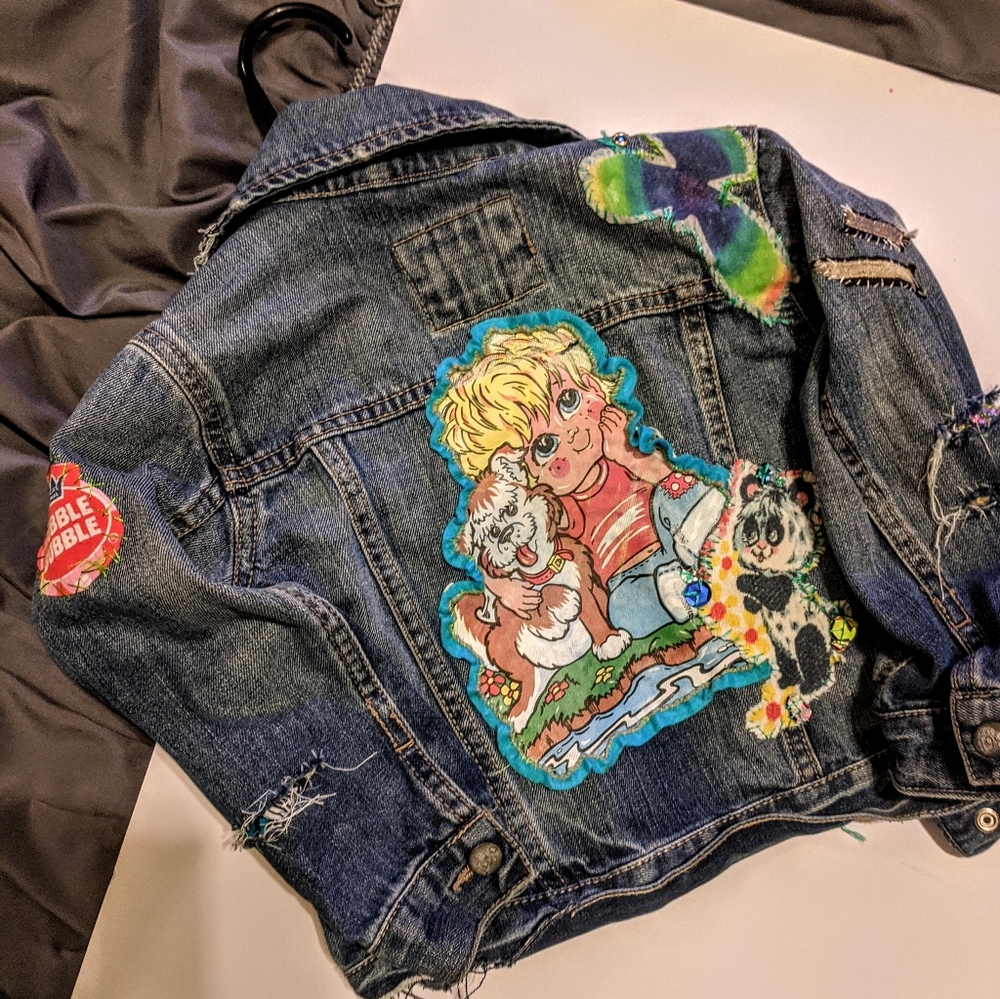Kids repurposed denim jacket w vintage 70s iron on - Picture 3 of 6
